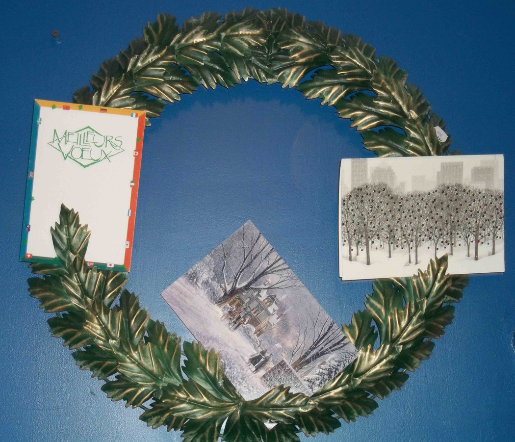 METAL WREATH FOR CHRISTMAS CARDS